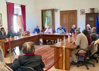 Acqua, oltre 700 metri di tubo provvisorio per rifornire i 15 comuni a secco