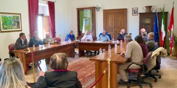 Acqua, oltre 700 metri di tubo provvisorio per rifornire i 15 comuni a secco