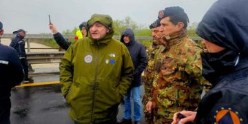 Un commissario per la ricostruzione del ponte, sopralluogo dell’esercito. Procura apre fascicolo