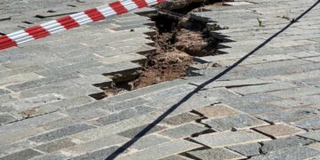 L’Italia spezzata a metà, si riattiva frana di Petacciato: sospesa la circolazione su A14 e ferrovia. Evacuazioni in paese