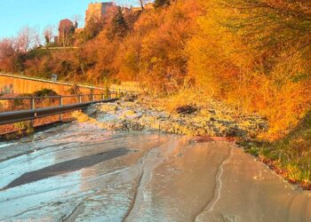Fango e detriti invadono la strada: interrotto il collegamento tra Tufillo e la SS 650 Trignina