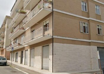 Ladri anche a Pasqua: aprono porte blindate senza segni di scasso. «Palazzo svaligiato 10 volte»