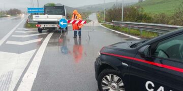Il Sangro sta per esondare, evacuazioni. Sospesi turni alla Stellantis, chiuse fondovalle Treste e SS 16