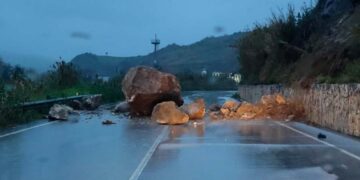 Allerta rossa per la giornata di oggi: cadute massi, allagamenti e strade chiuse