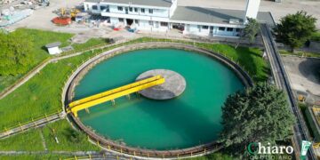 Acqua contaminata, «La movimentazione del fondale ha causato la presenza di tracce minime della sostanza»