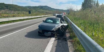 Incidente sulla Statale Trignina: mezzo pesante finisce contro due auto