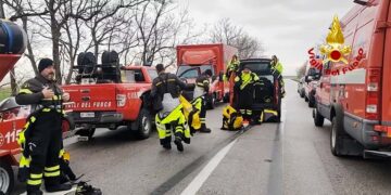 Crollo ponte sul Trigno, Anas: «Due auto hanno violato il divieto di circolazione». Continuano le ricerche