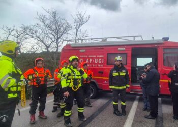 È stata ritrovata tra un pilone e un albero la targa dell’auto del 53enne pugliese