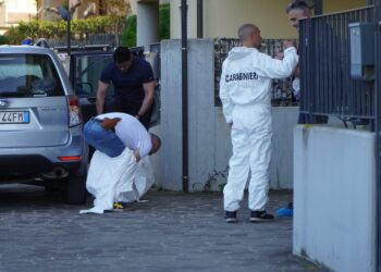 Vasto, 21enne muore davanti al garage di casa. Sul corpo ferite da arma da taglio. Mercoledì l’autopsia