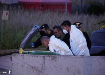Vasto, 21enne muore davanti al garage di casa. Sul corpo ferite da arma da taglio. Mercoledì l’autopsia