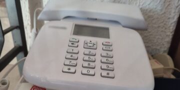 Ha 102 anni e vive sola: senza telefono da oltre dieci giorni, l’appello dei familiari