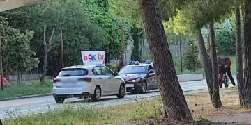 Investita da due motorini sulla Via Verde, giovane trasferita a Pescara. Ricercate due persone