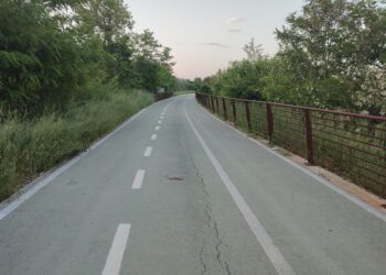 Donna investita da uno scooter sulla Via Verde, accuse di lesioni e omissione di soccorso