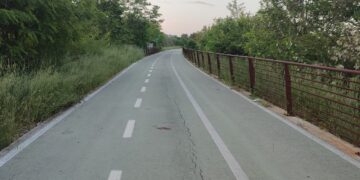 Donna investita da uno scooter sulla Via Verde, accuse di lesioni e omissione di soccorso