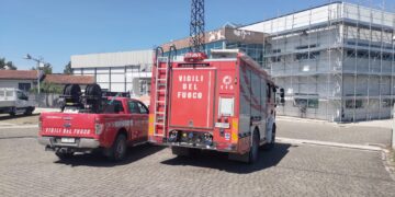 Operaio schiacciato da un pacco di pannelli solari, trasportato a Pescara in eliambulanza