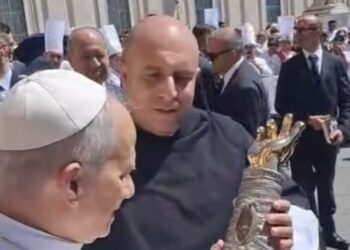 La benedizione del Papa alla statua del Beato Angelo: giornata storica per Furci