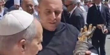 La benedizione del Papa alla statua del Beato Angelo: giornata storica per Furci