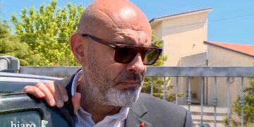 Famiglia neorurale, Pillon: «Nel bosco si farà una nuova casa con materiali ecologici»