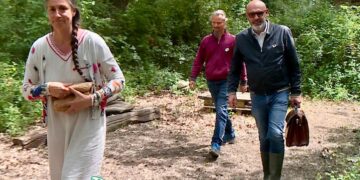 Famiglia nel bosco, Pillon: «No ad affidamento e adozione. Abbassare la pressione mediatica»