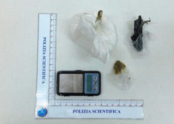 Viola il divieto di dimora e viene trovata con altra droga: 27enne denunciata