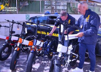 I finanzieri sequestrano 96 E-bike non sicure, denunciato imprenditore cinese