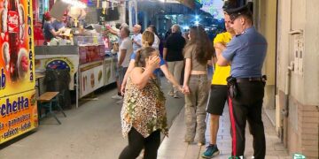 Bambina caduta, la testimonianza: «Abbiamo sentito un tonfo. La piccola lamentava forti dolori»