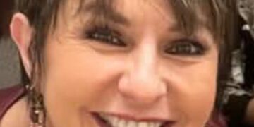 Sessant’anni di classe, scienza e cuore: auguri dottoressa De Laurentiis
