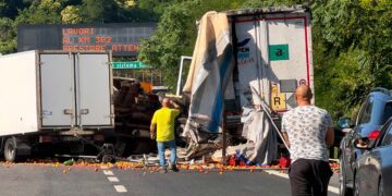 Incidente tra due mezzi pesanti e un’auto, chiuso tratto dell’A14