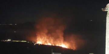 Rogo a Dogliola da ieri pomeriggio, il sindaco: «Succede ogni settimana, c’è un piromane»