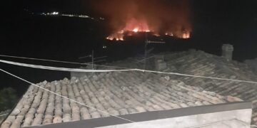 Rogo a Dogliola da ieri pomeriggio, il sindaco: «Succede ogni settimana, c’è un piromane»