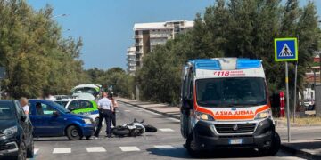 Scontro tra un’auto e una moto in viale Berlinguer a San Salvo Marina, un ferito