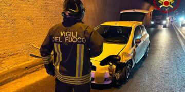 Statale 650 “Trignina”, auto si schianta all’interno della galleria