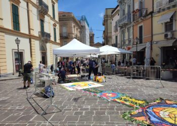 Il centro storico si veste di petali: Vasto celebra il Corpus Domini con l’infiorata