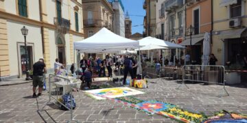 Il centro storico si veste di petali: Vasto celebra il Corpus Domini con l’infiorata