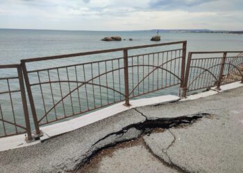 Lungomare Cordella, balconata nord: cedimenti e ringhiere danneggiate in attesa dei lavori