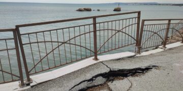 Lungomare Cordella, balconata nord: cedimenti e ringhiere danneggiate in attesa dei lavori