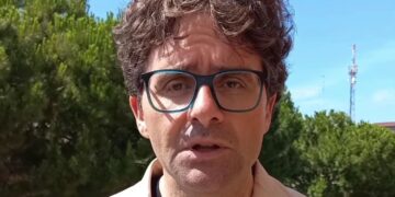 Menna:  «Tagliare quei tre pini, non c’è alternativa. Pianteremo alberi sicuri»