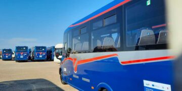 75 nuovi autobus per il Molise fermi a Vasto Marina, Fanelli: «Colpa dei ritardi regionali»