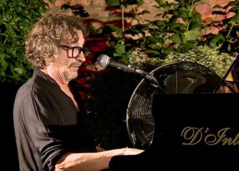 Vasto, Cammariere apre Musiche in Cortile: tutto esaurito nei Giardini d’Avalos