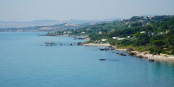 «Evitare le concessioni sulla costa nord», il comitato ora pressa i gruppi consigliari