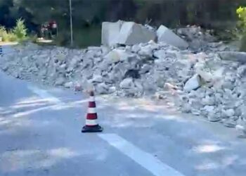 Altro che varianti e nuovi svincoli, sulla “Trignina” ci sono ancora massi e detriti di tre mesi fa