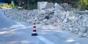 Altro che varianti e nuovi svincoli, sulla “Trignina” ci sono ancora massi e detriti di tre mesi fa