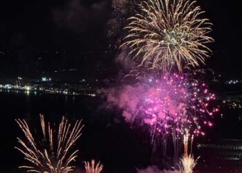 I fuochi sul mare concludono il Ferroluglio, Menna: «Grande partecipazione segnale positivo»