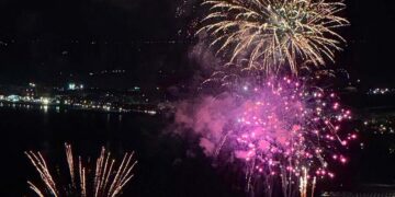 I fuochi sul mare concludono il Ferroluglio, Menna: «Grande partecipazione segnale positivo»