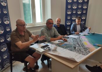 Fratelli d’Italia boccia il Piano spiaggia: «Debole e contraddittorio, va ritirato»
