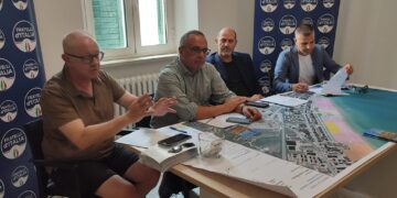 Fratelli d’Italia boccia il Piano spiaggia: «Debole e contraddittorio, va ritirato»