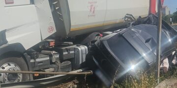 Scontro auto-camion all’incrocio sulla SS16, un morto