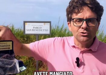 Menna tra i rifiuti a Canale: «Così aumenta la Tari. Incivili, prima o poi vi prendo»