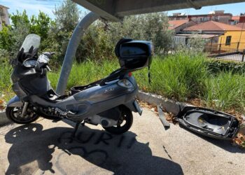 Scooter spariti o smontati, gli episodi salgono a tre: uno rubato, due abbandonati