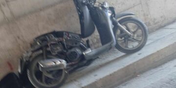Sotto il ponte uno scooter smontato: sospetto raid dei ladri cannibali